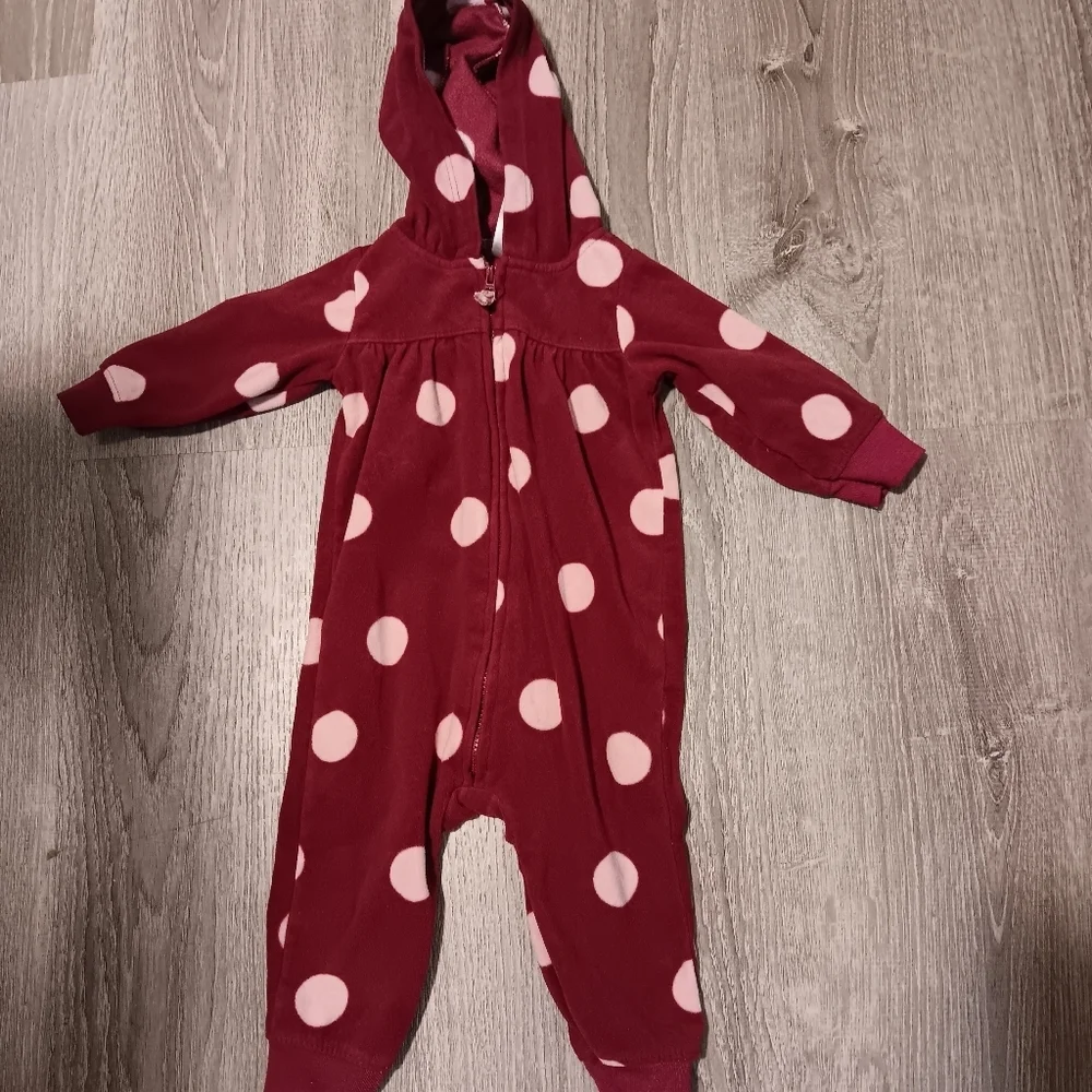 Carter's little girl winter Bundle onesie sets. 4 pieces. Size 9 months
